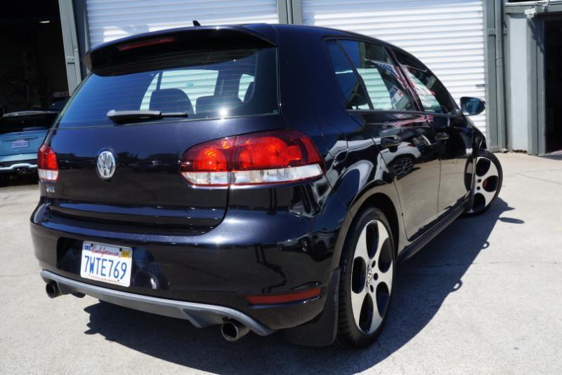 Volkswagen GTI 2.0T Sedan PZEV 2011
