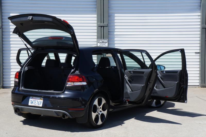 Volkswagen GTI 2.0T Sedan PZEV 2011