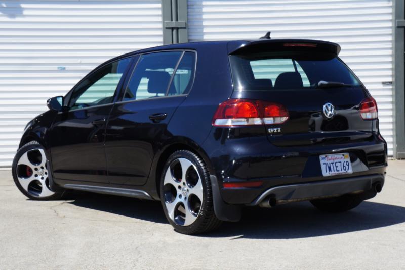 Volkswagen GTI 2.0T Sedan PZEV 2011