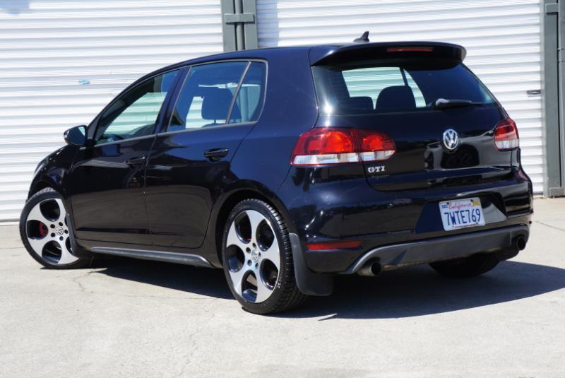 Volkswagen GTI 2.0T Sedan PZEV 2011
