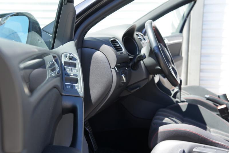 Volkswagen GTI 2.0T Sedan PZEV 2011