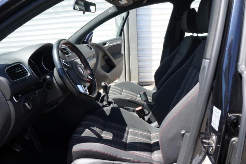 Volkswagen GTI 2.0T Sedan PZEV 2011