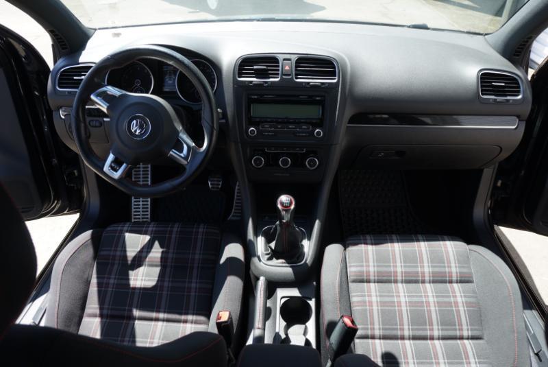 Volkswagen GTI 2.0T Sedan PZEV 2011