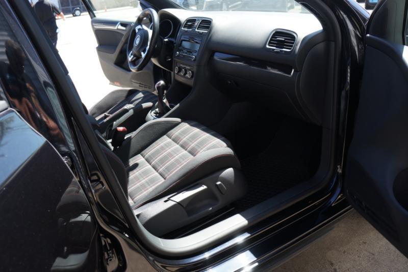 Volkswagen GTI 2.0T Sedan PZEV 2011