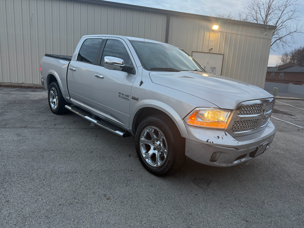 RAM 1500 Laramie Crew Cab SWB 4WD 2016
