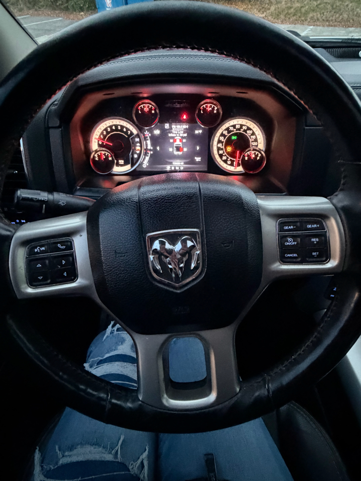 RAM 1500 Laramie Crew Cab SWB 4WD 2016