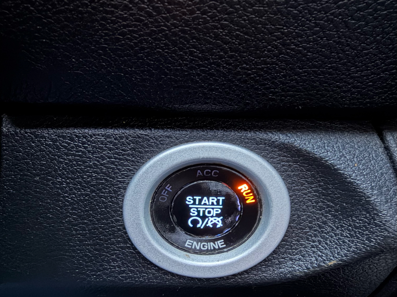 RAM 1500 Laramie Crew Cab SWB 4WD 2016