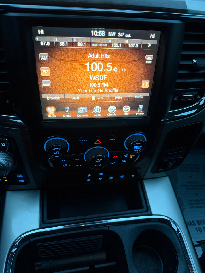 RAM 1500 Laramie Crew Cab SWB 4WD 2016