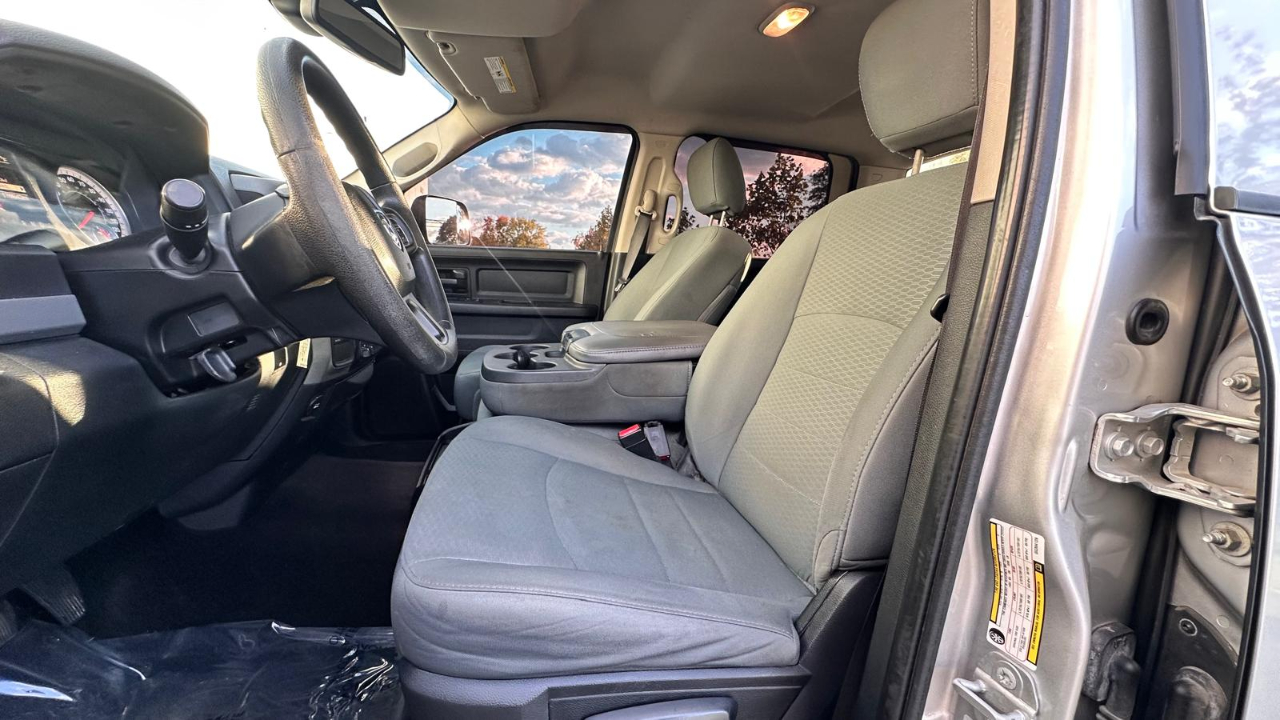 RAM 2500 Tradesman Crew Cab SWB 4WD 2016