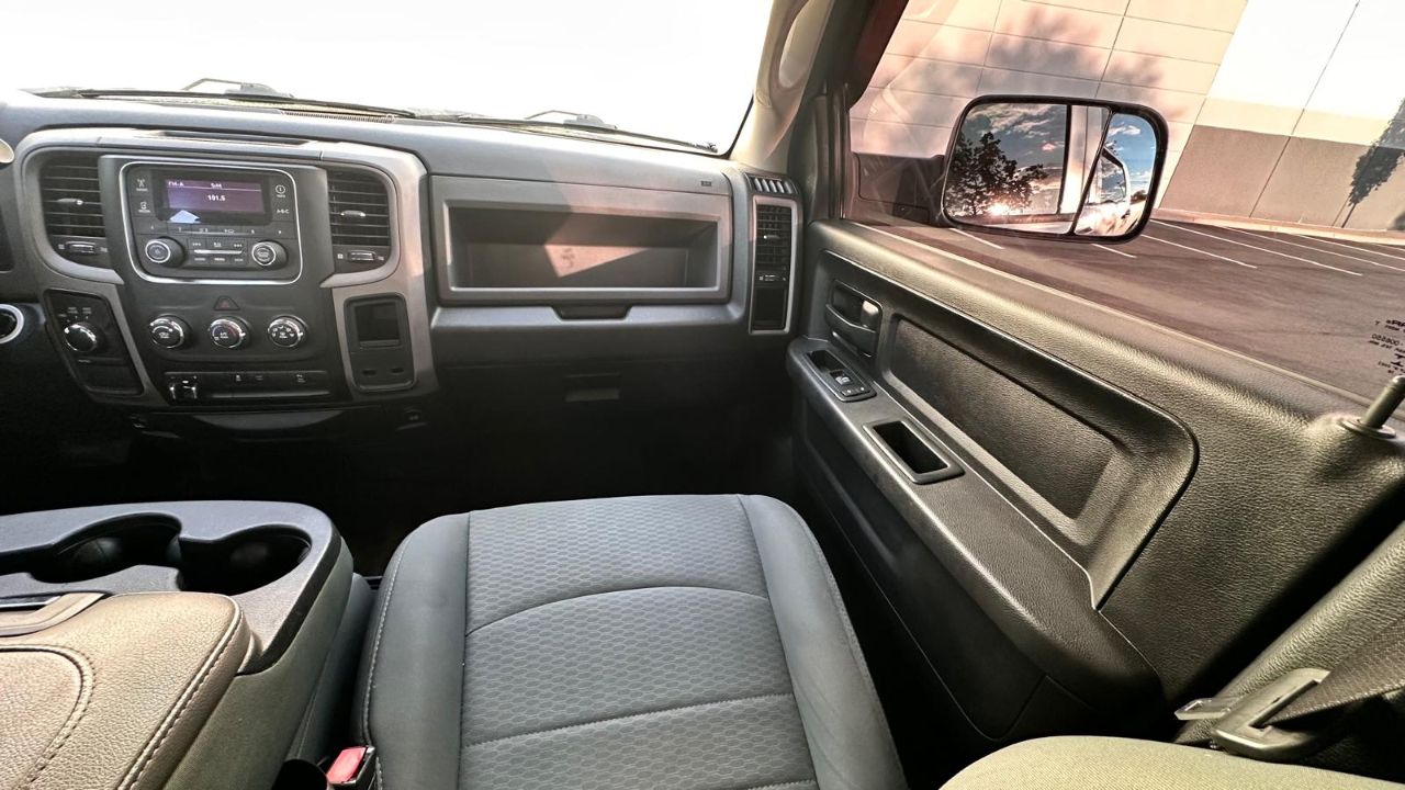 RAM 2500 Tradesman Crew Cab SWB 4WD 2016