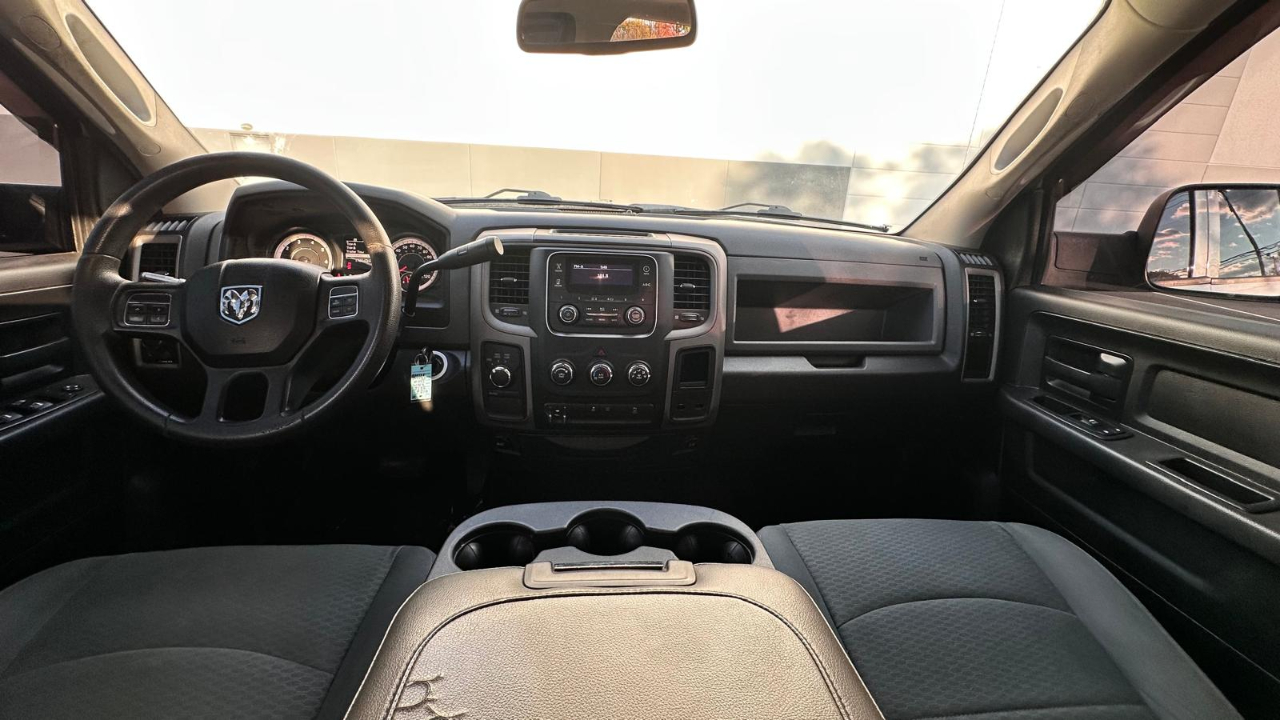 RAM 2500 Tradesman Crew Cab SWB 4WD 2016