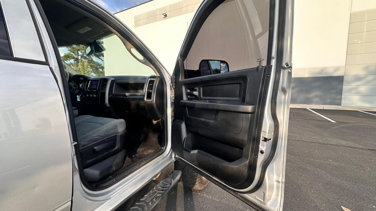 RAM 2500 Tradesman Crew Cab SWB 4WD 2016