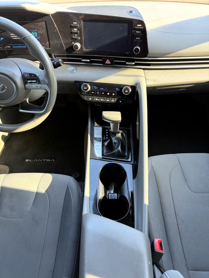 Hyundai Elantra SEL 2022
