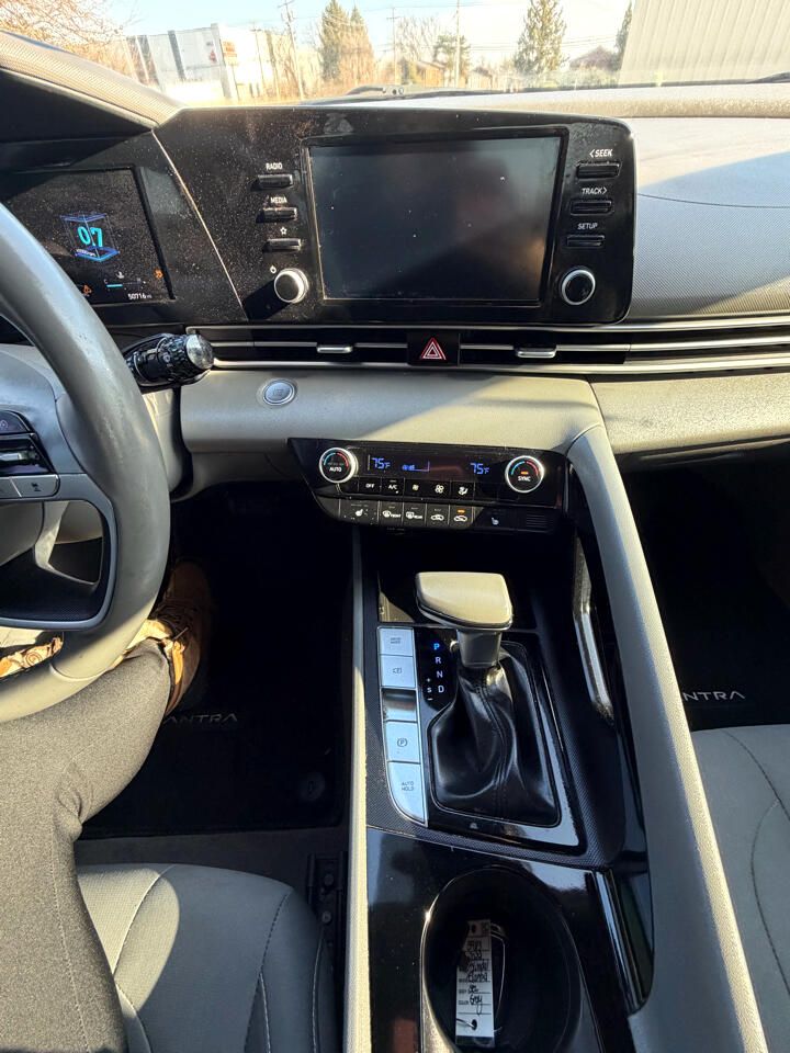 Hyundai Elantra SEL 2022