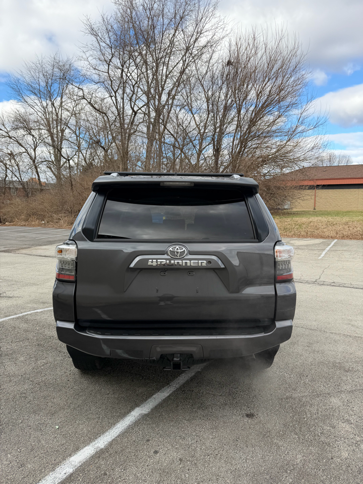 Toyota 4Runner SR5 4WD 2016
