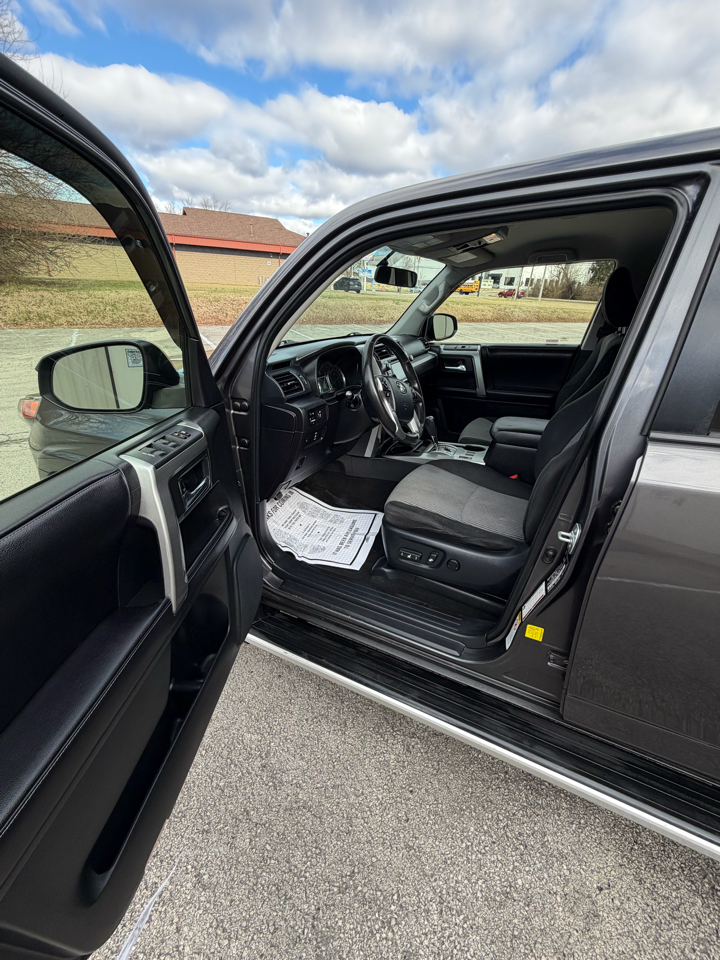 Toyota 4Runner SR5 4WD 2016