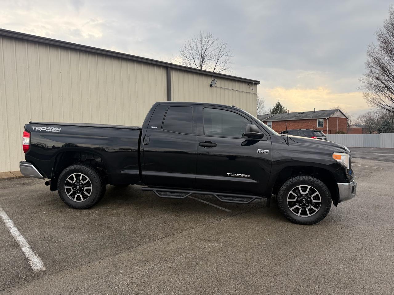 Toyota Tundra SR5 5.7L V8 FFV Double Cab 4WD 2016