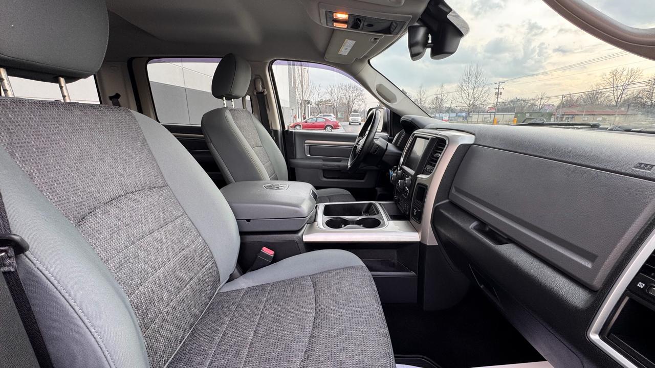 RAM 1500 SLT Crew Cab SWB 4WD 2016