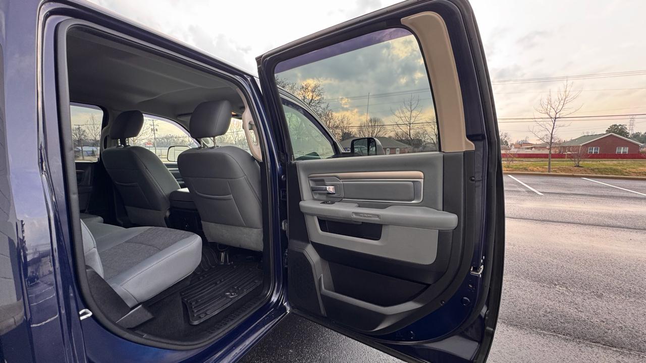 RAM 1500 SLT Crew Cab SWB 4WD 2016