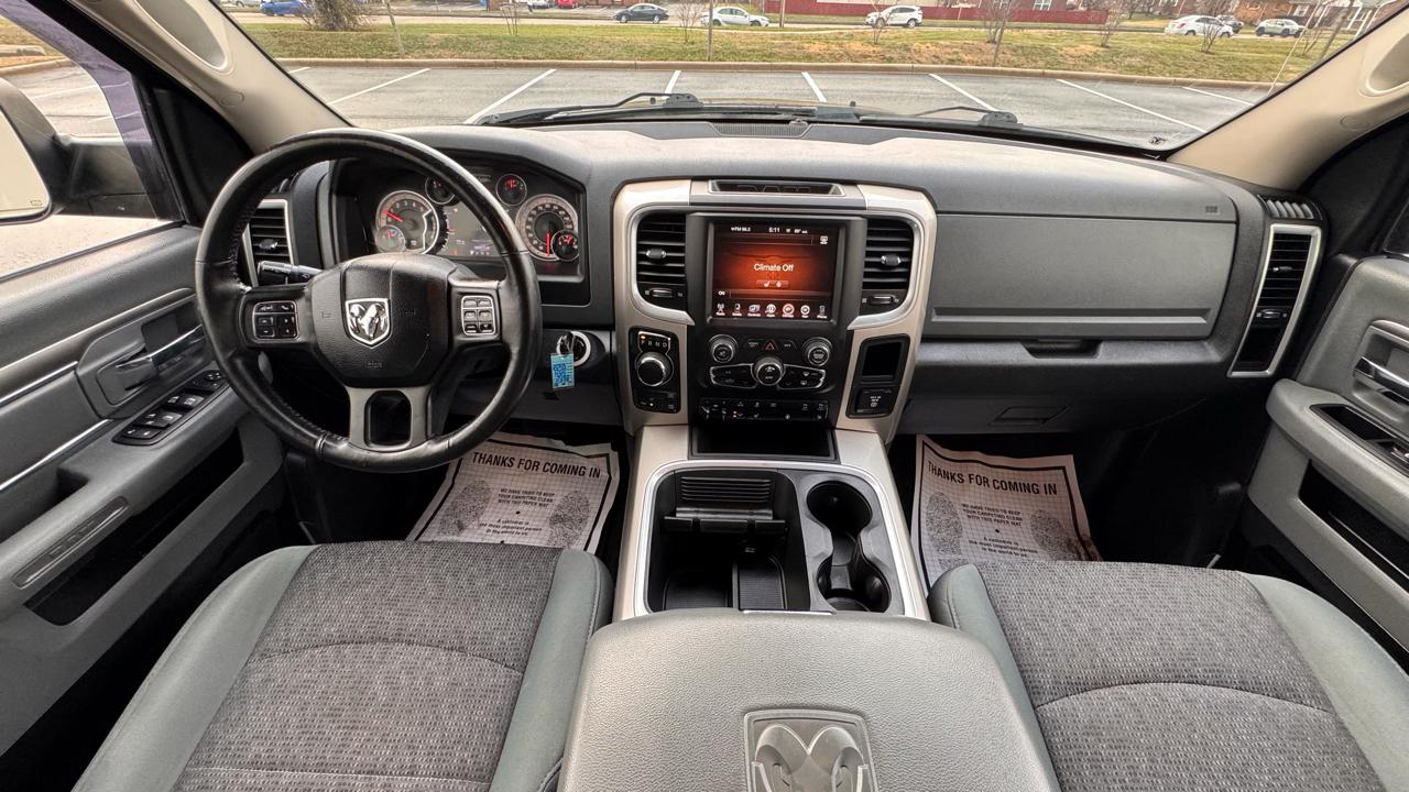 RAM 1500 SLT Crew Cab SWB 4WD 2016