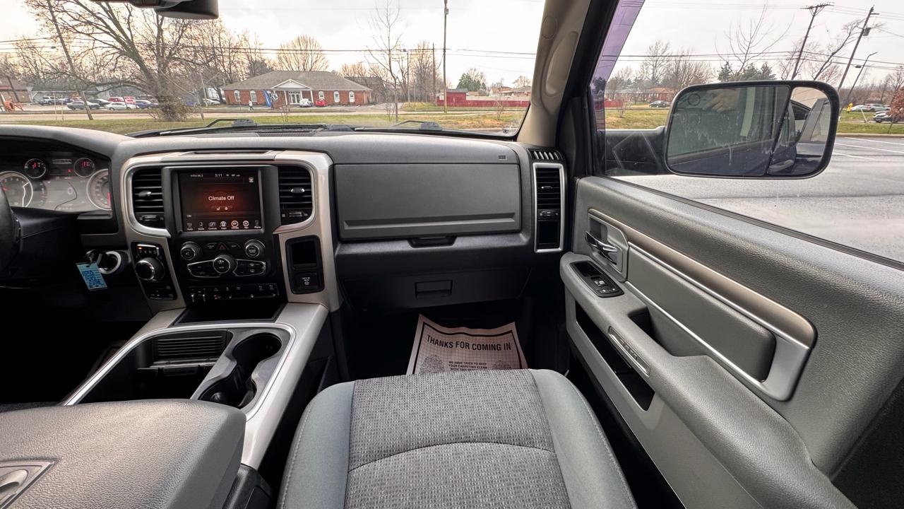 RAM 1500 SLT Crew Cab SWB 4WD 2016