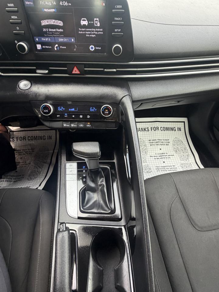 Hyundai Elantra SEL 2022