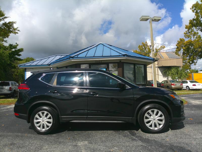 2017 Nissan Rogue S photo 3