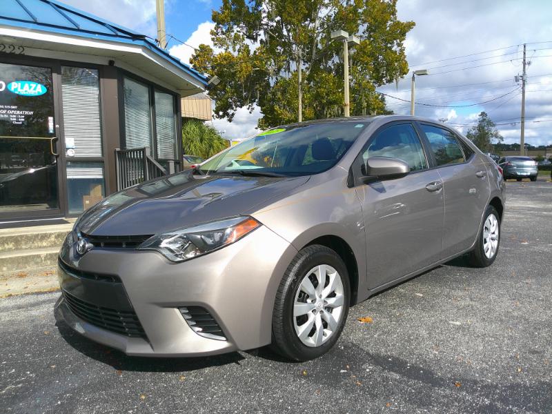 2015 Toyota Corolla LE photo 2