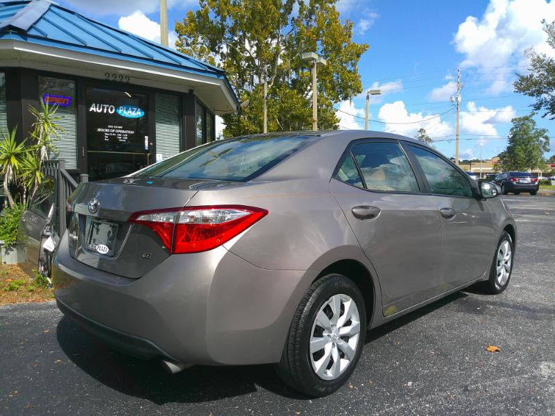 2015 Toyota Corolla LE photo 5