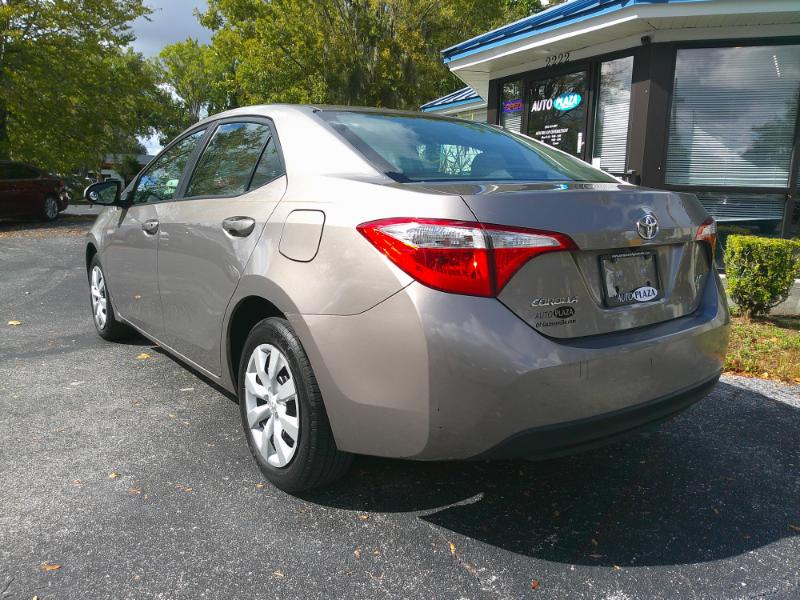 2015 Toyota Corolla LE photo 7