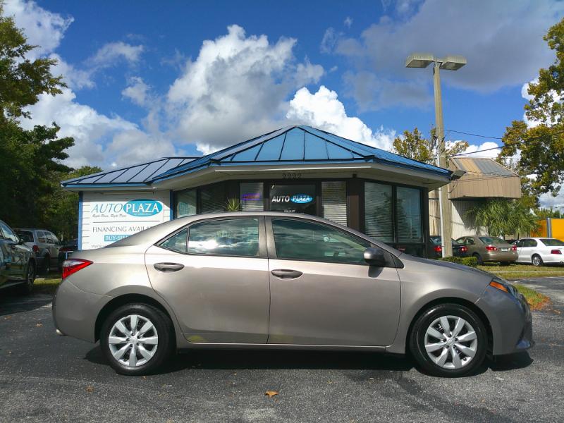 2015 Toyota Corolla LE photo 8