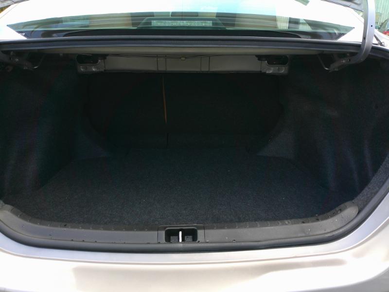 2015 Toyota Corolla LE photo 9