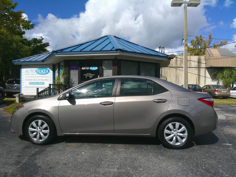 2015 Toyota Corolla LE photo 10
