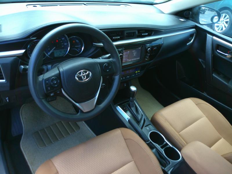 2015 Toyota Corolla LE photo 11