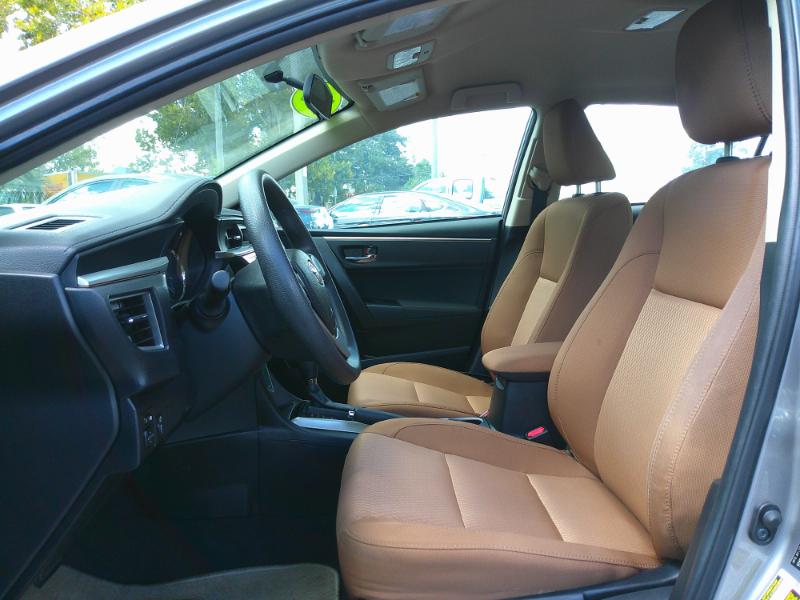 2015 Toyota Corolla LE photo 12