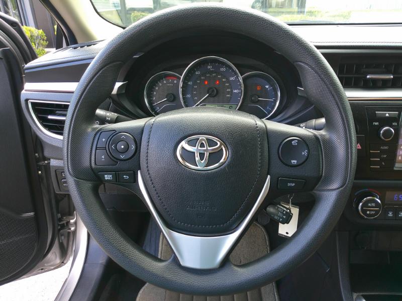2015 Toyota Corolla LE photo 13