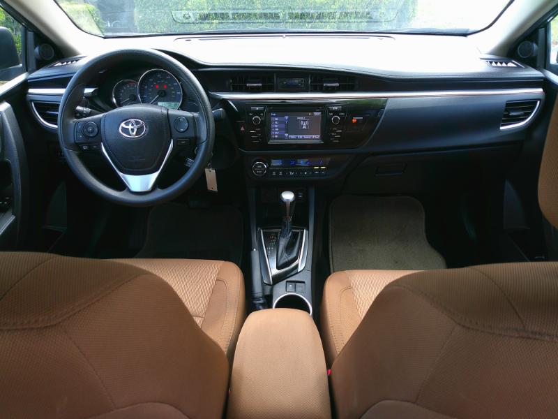 2015 Toyota Corolla LE photo 14