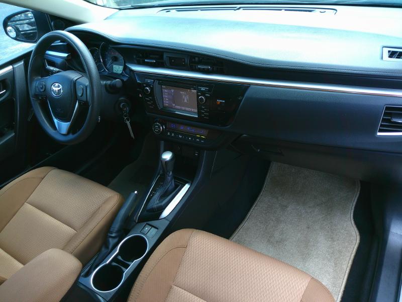 2015 Toyota Corolla LE photo 19