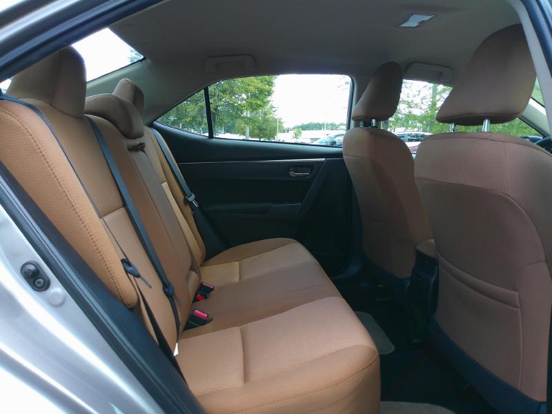 2015 Toyota Corolla LE photo 20