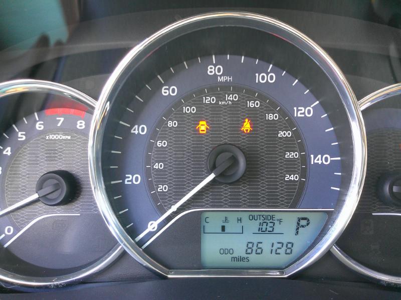 2015 Toyota Corolla LE photo 21