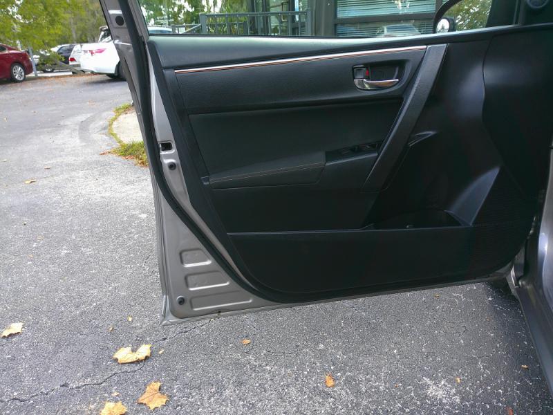 2015 Toyota Corolla LE photo 22