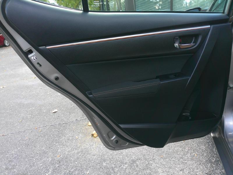 2015 Toyota Corolla LE photo 23
