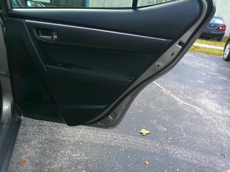 2015 Toyota Corolla LE photo 24