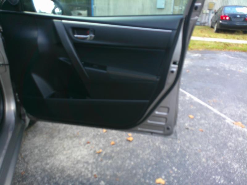 2015 Toyota Corolla LE photo 25