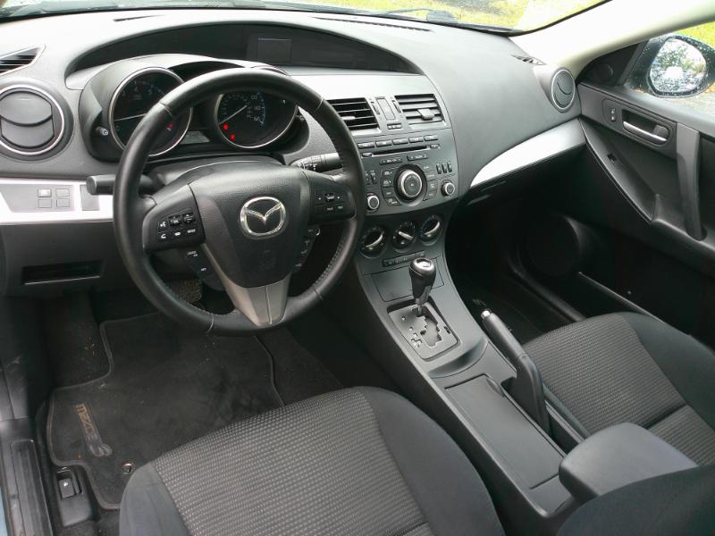 2012 Mazda Mazda3 Touring photo 11