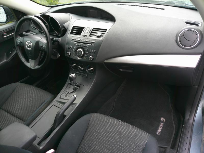 2012 Mazda Mazda3 Touring photo 18