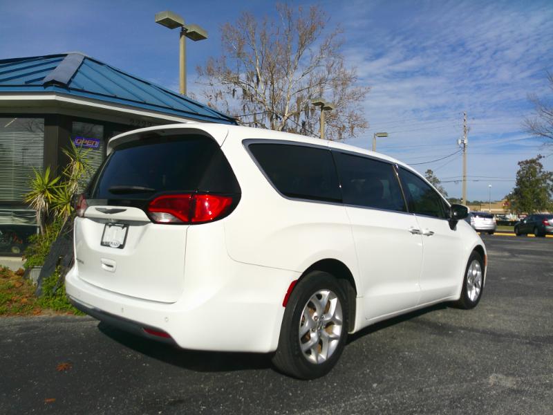 Chrysler Pacifica Touring-L 2017