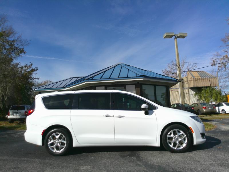 Chrysler Pacifica Touring-L 2017