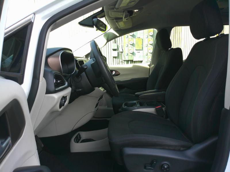 Chrysler Pacifica Touring-L 2017