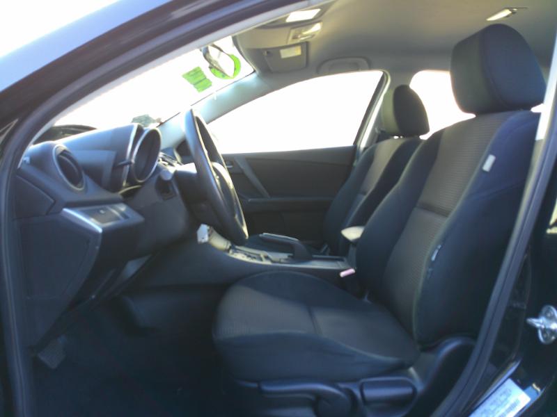Mazda MAZDA3 i Sport 4-Door 2012